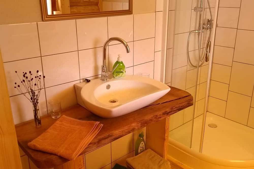 Ganze Wohnung, Uriges Hüttenappartement am Reiterhof in Grattersdorf, Vorderer Bayerischer Wald