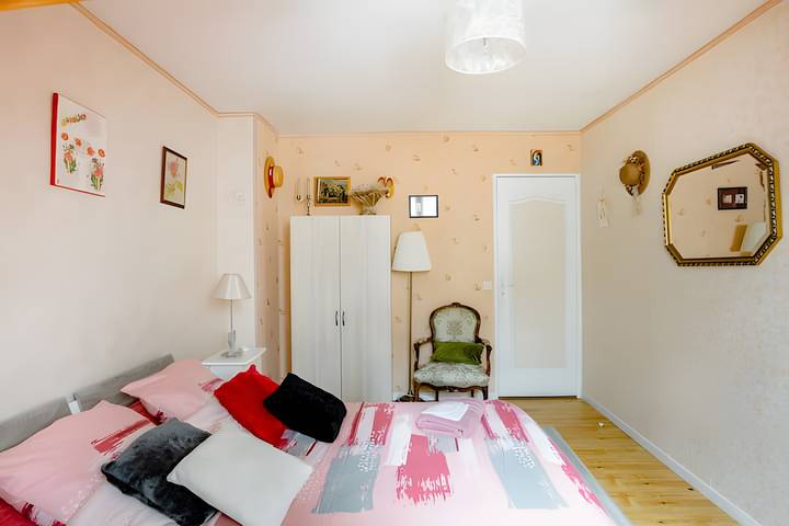 Habitación de huéspedes «Chambre H» con terraza y jardín compartidos y Wi-Fi in Saint-Rémy-lès-Chevreuse, Parque natural regional del Alto Valle de Chevreuse
