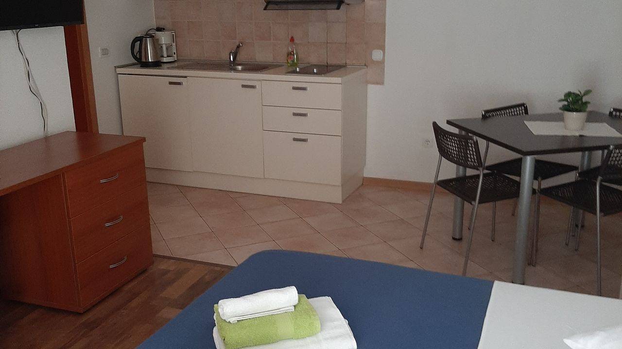 Ganzes Studio, Studio für 2 Personen (27 m²) in Cres in Cres Stadt, Cres
