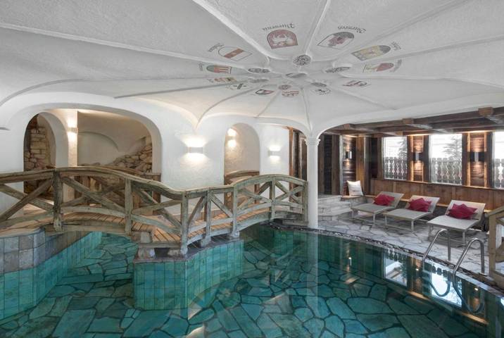 Hotel für 6 Personen, mit Garten und Sauna sowie Pool in Corvara in Badia - 4