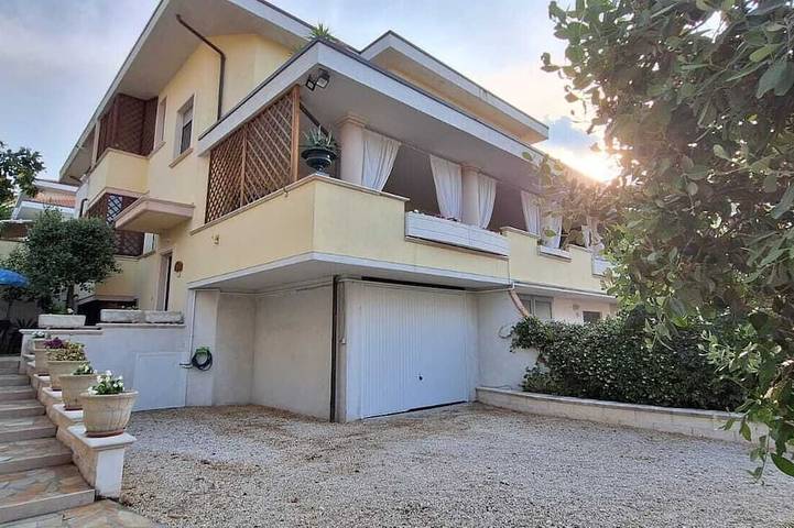 Villa per 6 persone, con giardino e balcone nonché idromassaggio, con animali domestici - 1