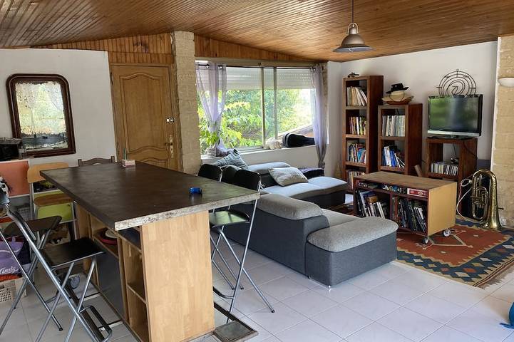 House with pool access, independent garden and terrace, fireplace. Luminous in Volx, Regionaler Naturpark Luberon
