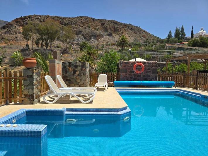 Casa rural para 6 personas, con jardín además de vistas y piscina, Se admiten mascotas en Santa Lucía de Tirajana