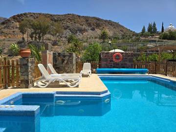 Casa rural para 6 personas, con piscina además de vistas y jardín, Se admiten mascotas en Santa Lucía de Tirajana