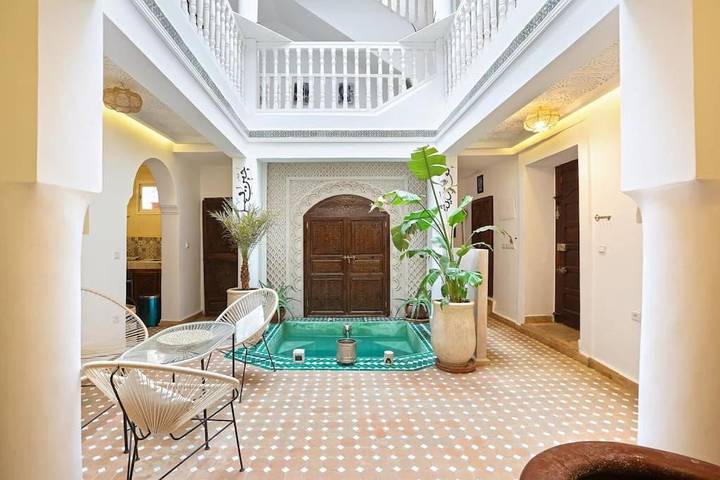 Villa pour 10 personnes, avec vue ainsi que terrasse et piscine à Marrakech