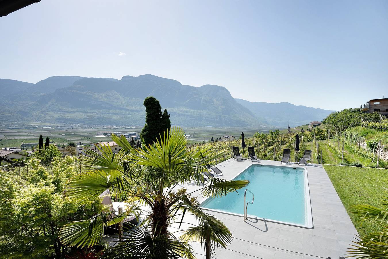 Ganze Wohnung, Ferienwohnung 'Bacchushof Chardonnay' mit Bergblick, Balkon und geteiltem Pool in Tramin an der Weinstraße, Nonsberggruppe