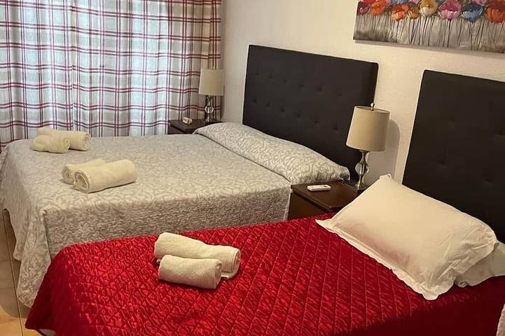 Appartement entier, Beautiful large 2 bed apartment close to beach and all amenities in Playa del Búnker (Arona), Arona