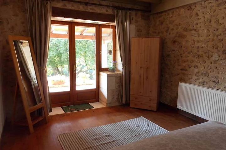 Beautiful Dordogne Rural Cottage in Manzac-sur-Vern, Périgord Blanc