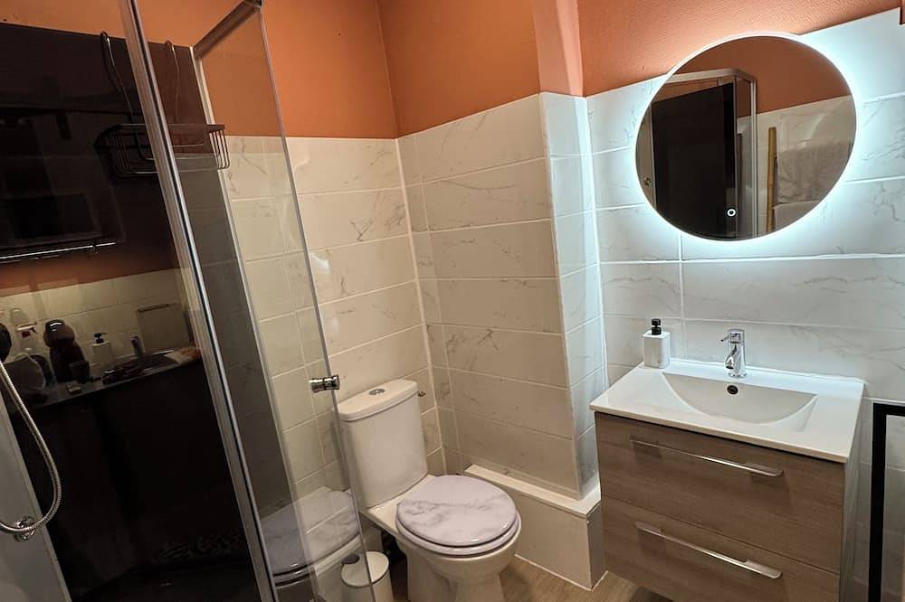 Entire apartment, Le tiamo, studio in Morlaix with view of the port and viaduct in Morlaix, Ceinture Dorée