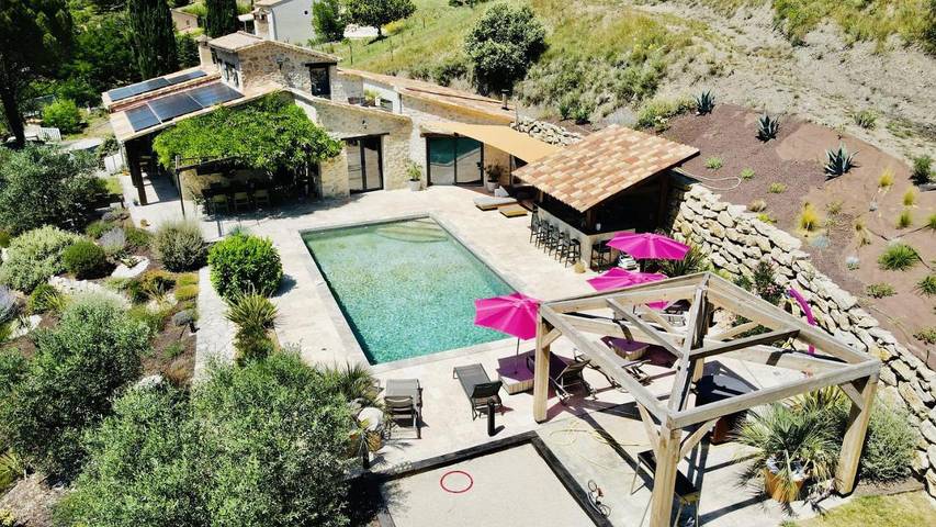 Chalet para 6 personas, con vistas además de jardín y piscina - 1