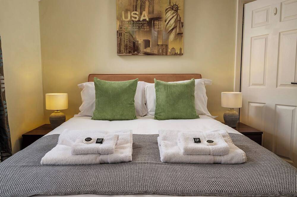 Stylish Truro Retreat | Sleeps 5 | With parking in Truro, Cornouailles