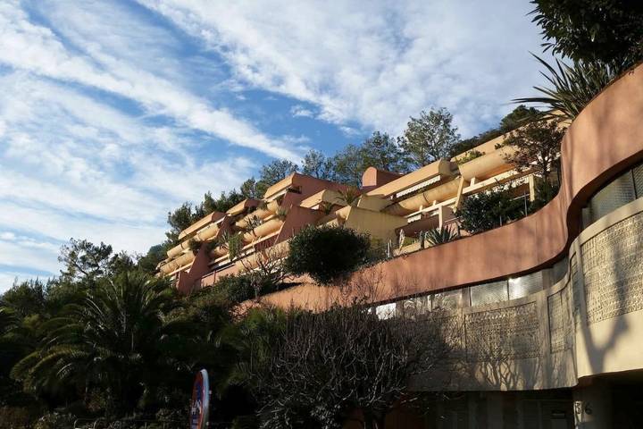 Gîte pour 3 personnes, avec vue ainsi que piscine et terrasse à La Turbie - 2