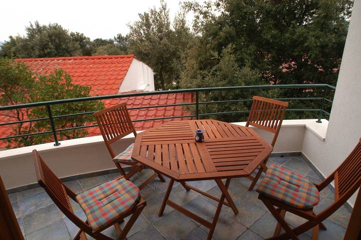 Ferienwohnung für 6 Personen, mit Balkon/Terrasse in Petrcane