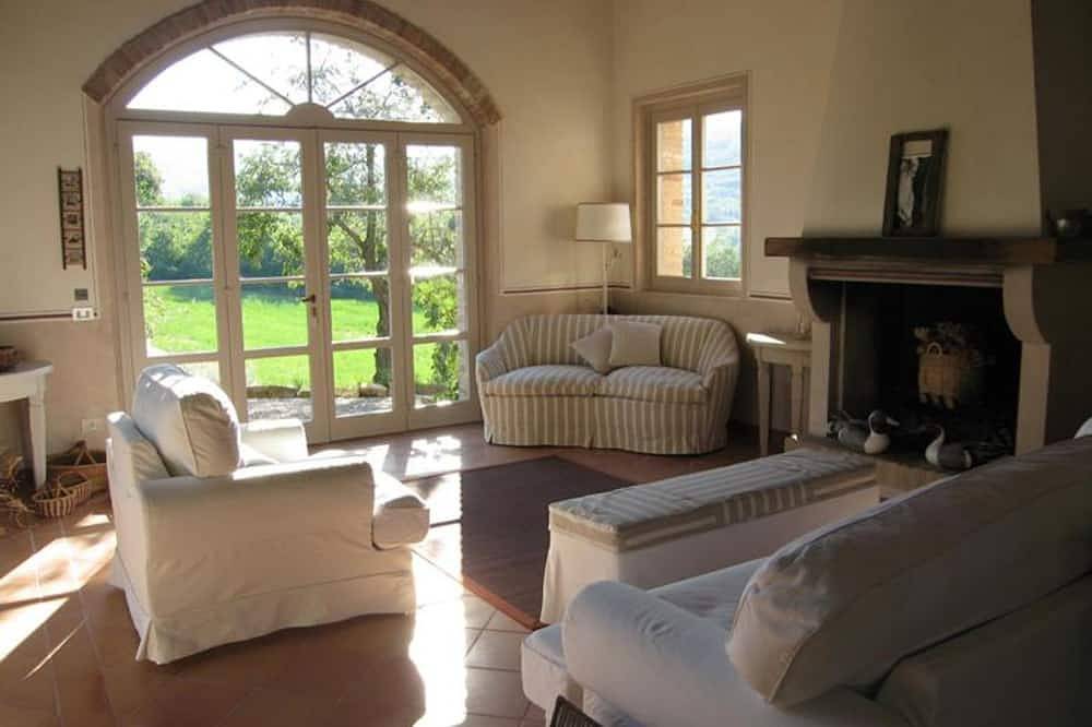 La Cenerara - Holiday home in the country with swimming pool in Emilia-Romagna in Lugagnano Val D'Arda, Piacenza Province