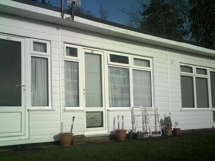 Chalet for 3 people, with Terrace and Garden as well as View in Dartmouth