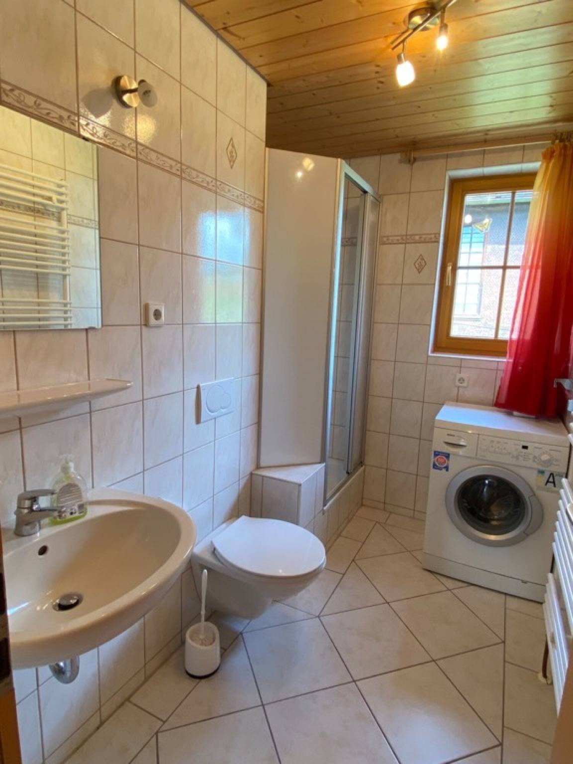 Entire apartment, Holiday Apartment 'Untertalblick' with Shared Garden and Balcony, Farm Stay in Schollach (Eisenbach), Eisenbach