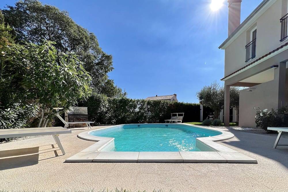Ganze Wohnung, Romantische Ferienwohnung mit großem Pool und wunderschönem Garten in Bale, Rovinj und Umgebung