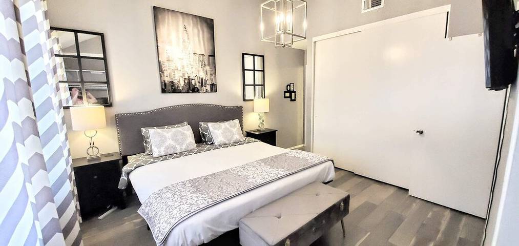 Vacation rental for 8 people, with yard and hot tub as well as pool in Anaheim