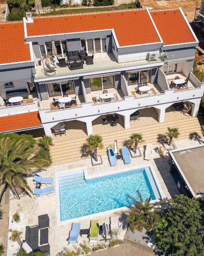 Ferienwohnung für 2 Personen, mit Terrasse und Pool sowie Garten - 1