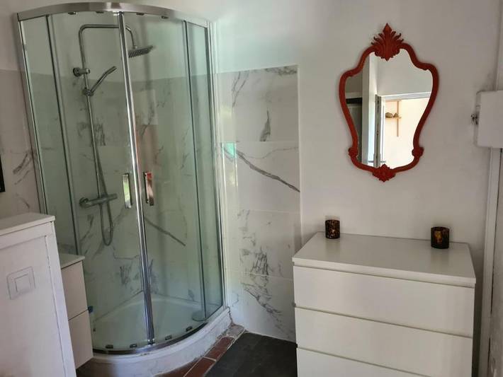 Location de vacances pour 2 personnes, avec vue ainsi que piscine et terrasse à Mornas - 4