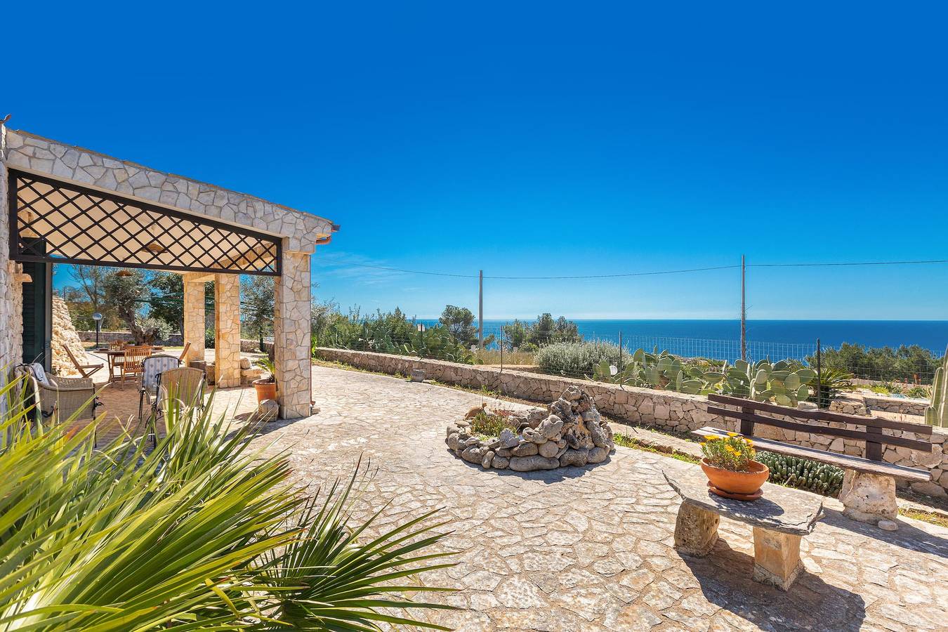 Stone Hill House by Barbarhouse in Morciano di Leuca, Golf von Tarent