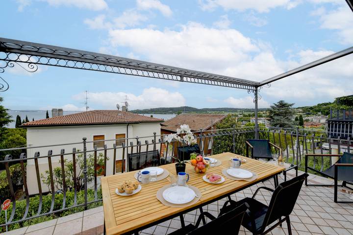 Ferienwohnung für 4 Personen, mit Seeblick und Terrasse, mit Haustier in Padenghe sul Garda