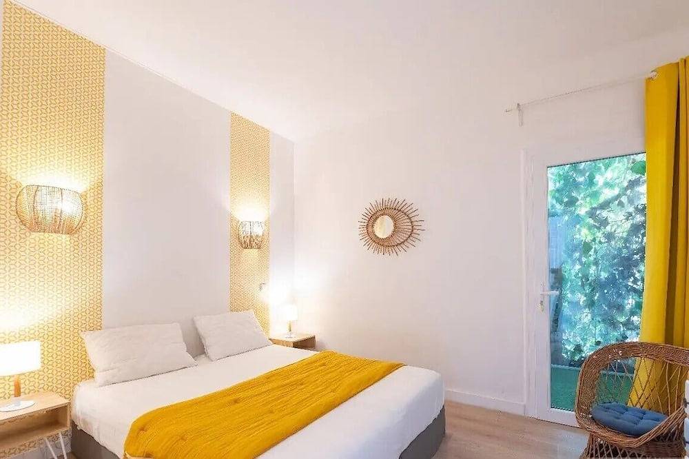 Appartement entier, Gîte de charme avec grande piscine, au milieu des vignobles, proche des plages . in Castelnau-le-Lez, Côte méditerranéenne (France)