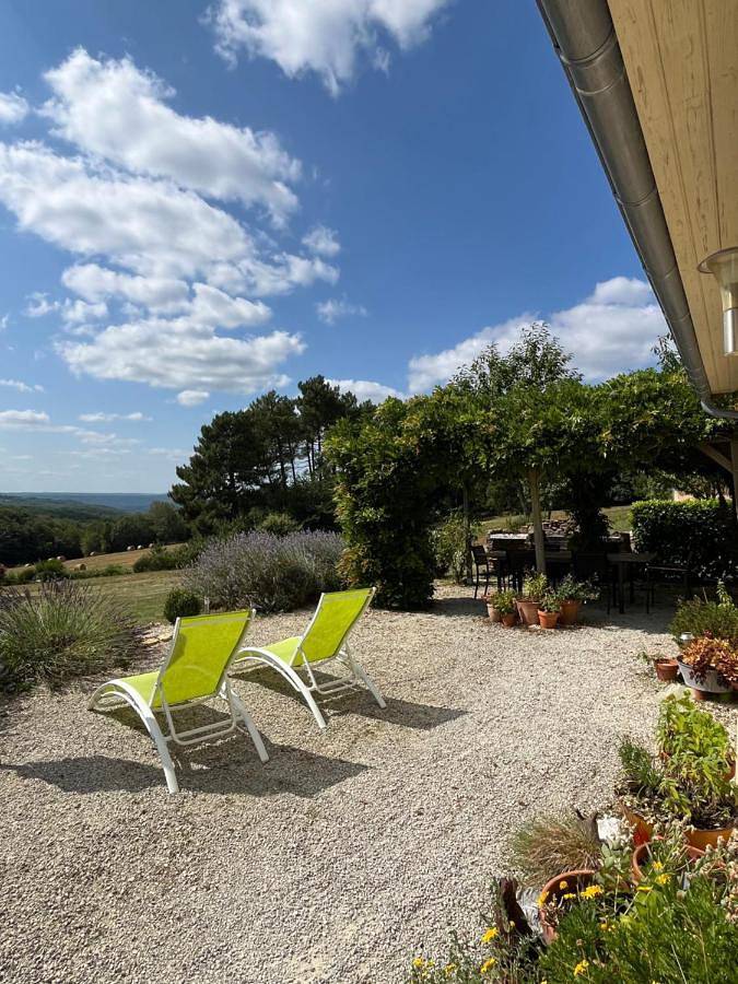 Location de vacances pour 6 personnes, avec vue ainsi que piscine et jardin à Tamniès - 3