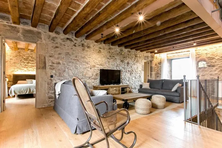 Casa de vacaciones para 20 personas, con terraza y vistas además de jardín y piscina - 1