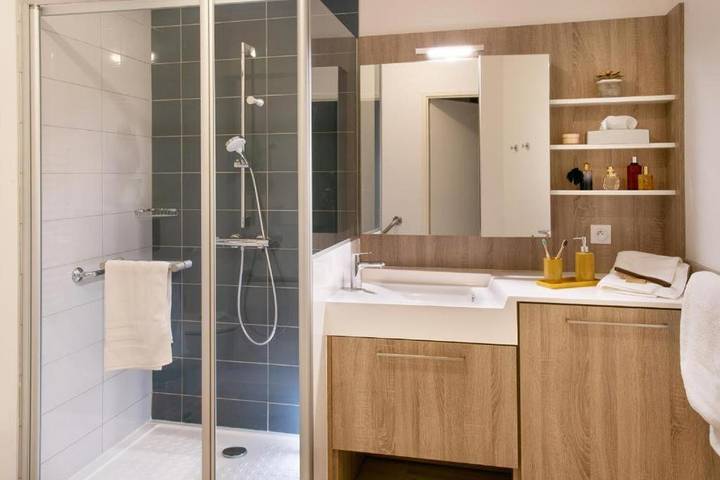 Location de vacances pour 2 personnes, avec jacuzzi et piscine ainsi que sauna et jardin à Combs-la-Ville - 3