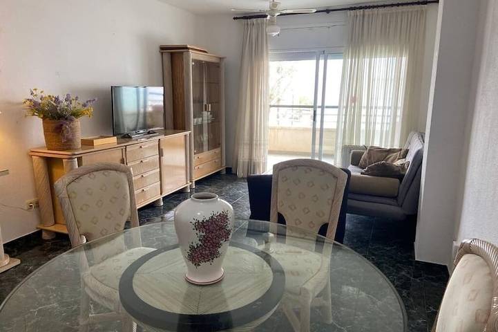 Apartamento entero, Apartamento Cubelles (80m²) con terraza y piscina a 50 metros del Mar in Platja Llarga de Cubelles (Vilanova i la Geltrú), Cubellas
