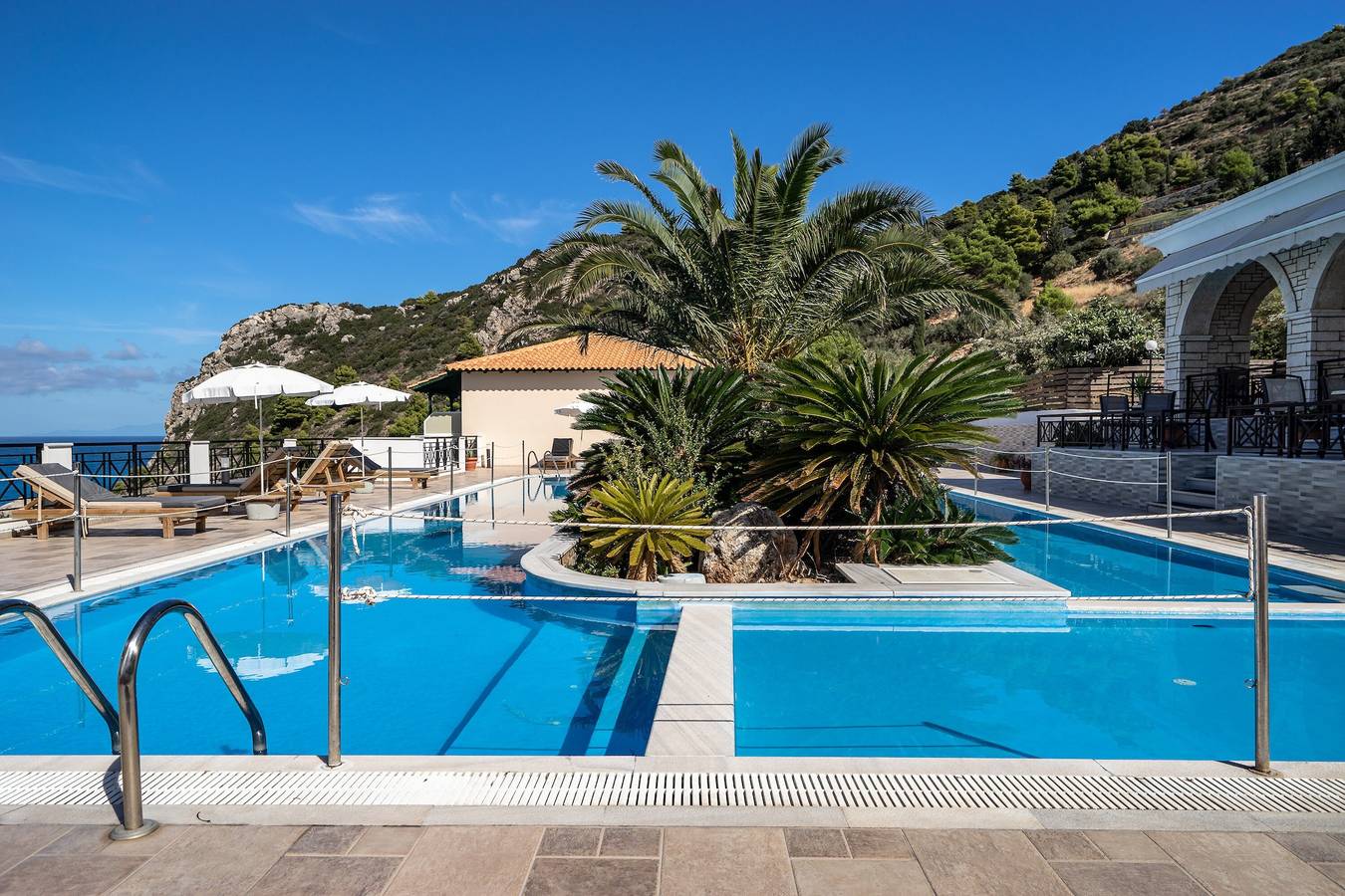 Entire studio, Apartment in a Hotel 'Sunset Premium Studio 1' with Sea View, Shared Pool, & Wi-Fi in Agios Nikitas, Greece