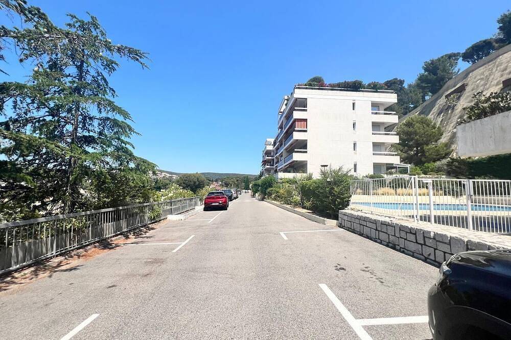 In the heights of Cassis, quiet studio with private parking and swimming pool., foto 8