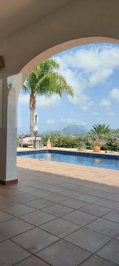 Casa rural para 5 personas, con vistas y jardín además de terraza y piscina en Beniarbeig