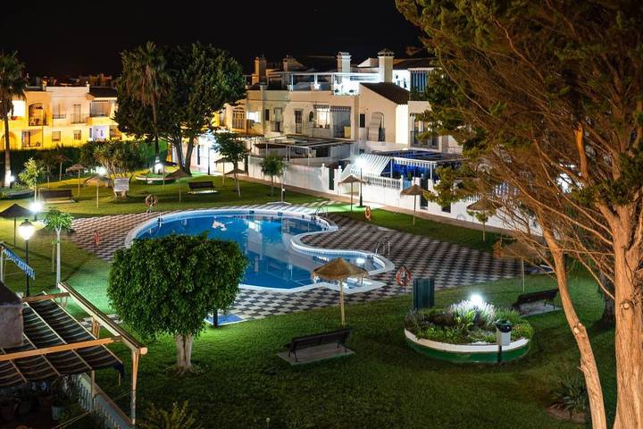 Casa de vacaciones para 8 personas, con Balcón y Terraza además de Jardín y Piscina para niños en Motril