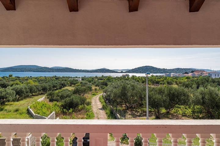 Ganze Wohnung, Apartment Lara - two bedroom apartment in Nudist beach Plitka Punta, Tribunj