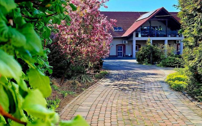 Hotel für 2 Personen, mit Garten und Ausblick, mit Haustier in Oppeln