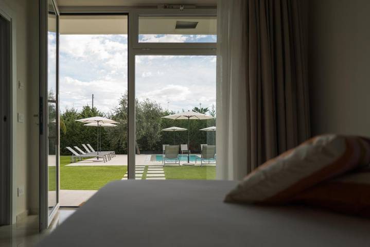 Ferienwohnung für 2 Personen, mit Whirlpool und Garten sowie Pool und Ausblick