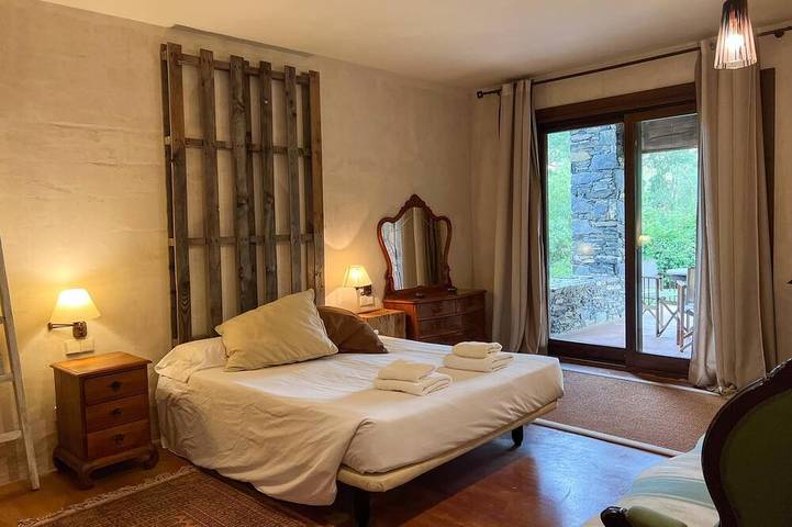 Location de vacances pour 12 personnes, avec jardin à Nahuja - 2