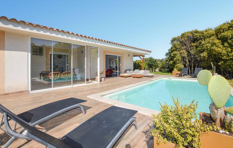 Location de vacances pour 8 personnes, avec terrasse ainsi que jardin et piscine à Bonifacio - 2