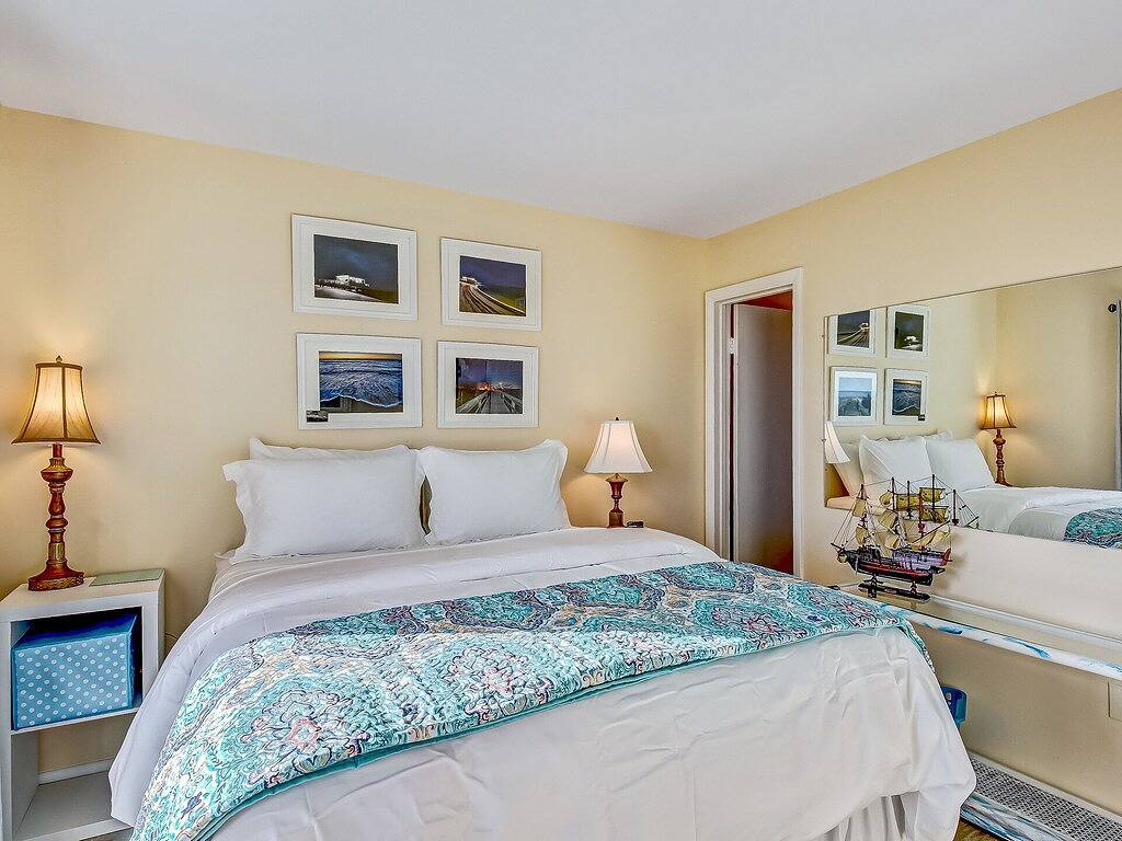 Ganze Wohnung, Private balcony overlooking the beach! in Tybee Island, Chatham County