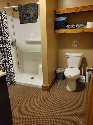 Log Cabin for 4 Guests in Iowa, USA, Picture 3