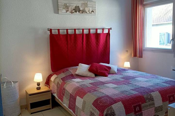Ganze Wohnung, T1 Bis B37 With Terrace In Residence With Swimming Pool in Salies-de-Béarn, Béarn