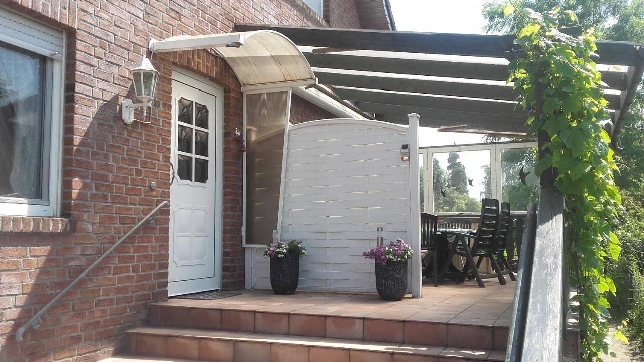 Ganze Wohnung, Apartment with Terrace in Rees, Niederrhein