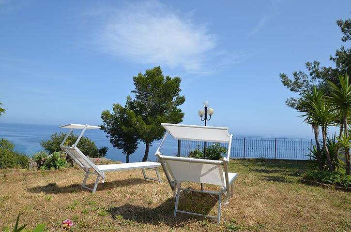 Ferienhaus für 4 Personen, mit Terrasse und Garten sowie Ausblick in Imperia - 4