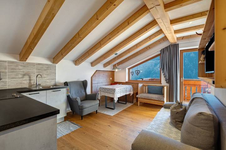 Ganze Wohnung, Apartment 'Alpenblau' mit Bergblick, Balkon und WLAN in Sand in Taufers, Kronplatz