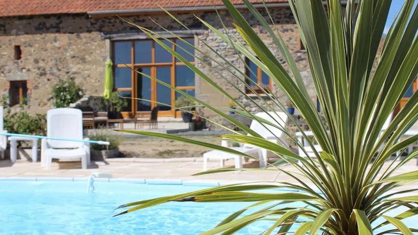 Location de vacances pour 6 personnes, avec Terrasse ainsi que Jardin et Piscine dans Cressy-sur-Somme