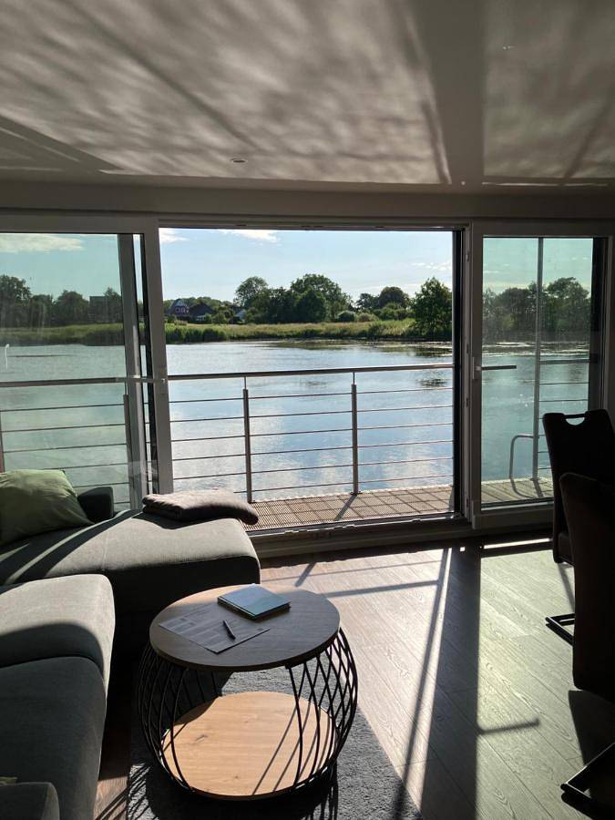 Boot für 5 Personen, mit Terrasse und Ausblick sowie Seeblick in Wangerland - 2