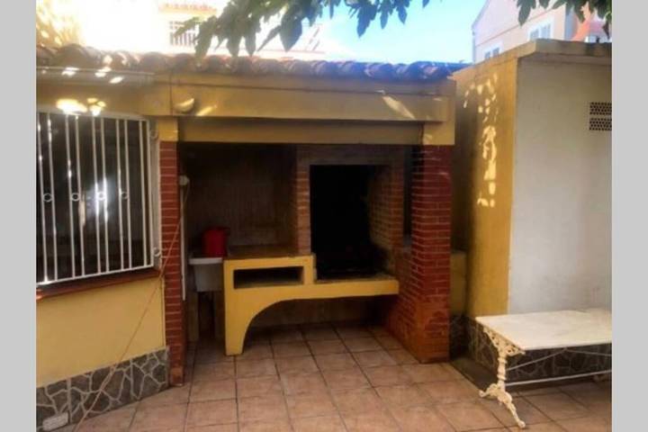 Casa rural para 12 personas, con vistas y balcón además de jardín y piscina en Benicasim - 2