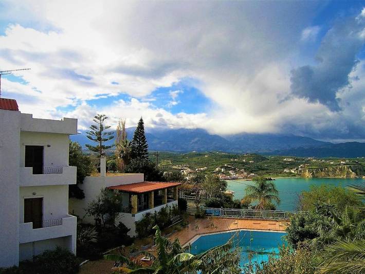 Appart’hôtel pour 4 personnes, avec jardin ainsi que piscine et balcon